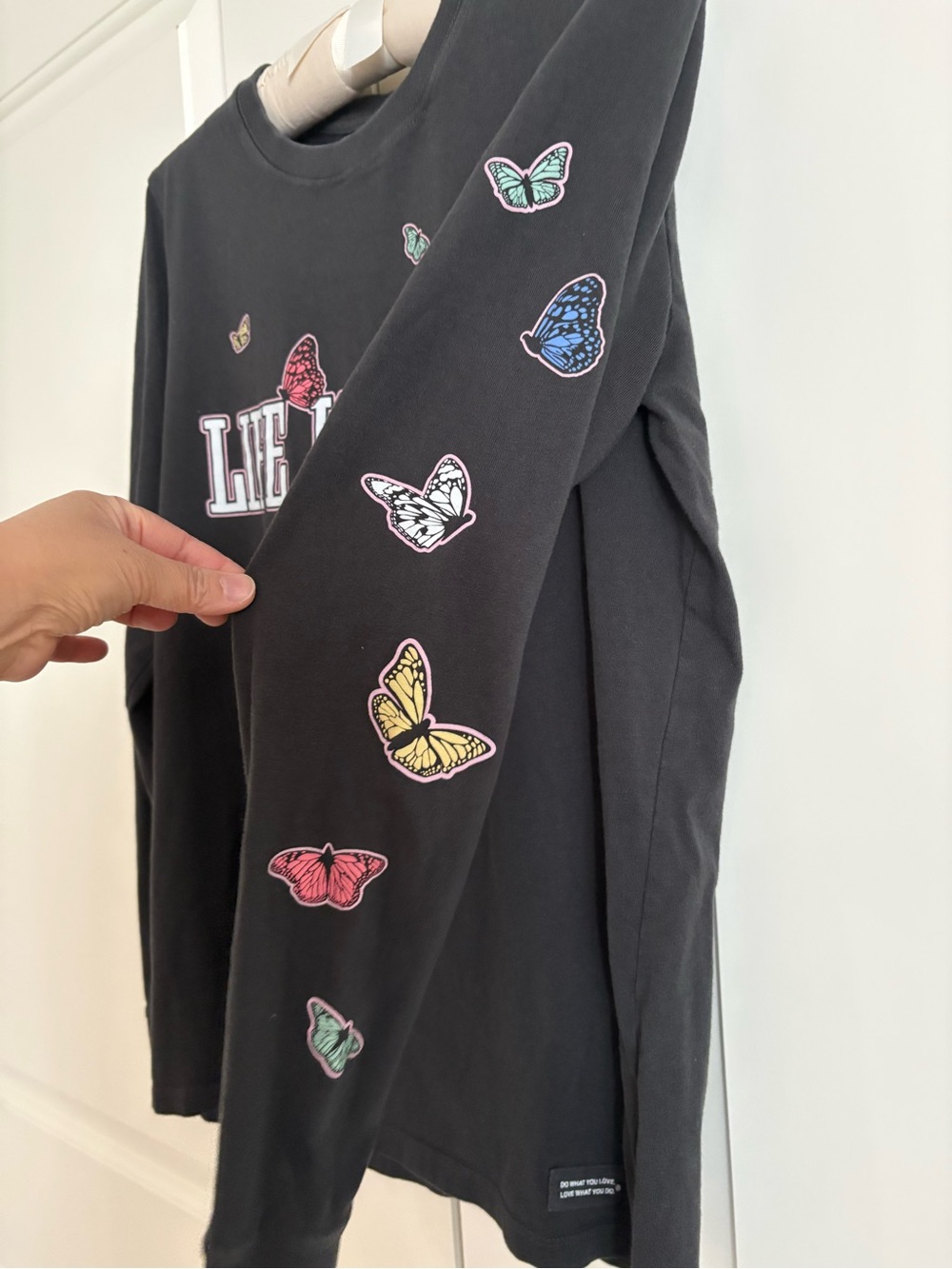 Life Is Good women’s butterfly tee - Picture 2 of 3